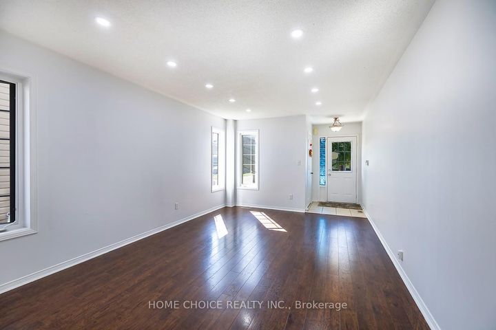 Photo 11 at 674 Brasswinds Trail, Pinecrest, Oshawa