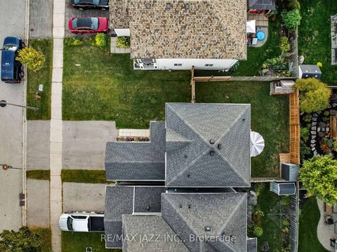 Photo 5 at 16 Carveth Crescent, Newcastle, Clarington
