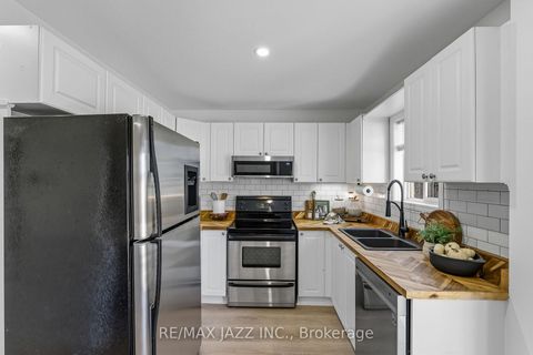 Photo 18 at 16 Carveth Crescent, Newcastle, Clarington