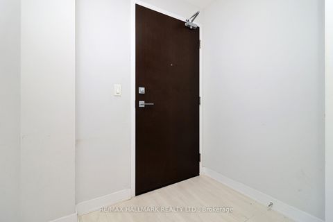 Photo 1 at 1011 - 2221 Yonge Street, Mount Pleasant West, Toronto