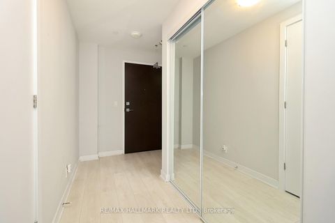 Photo 2 at 1011 - 2221 Yonge Street, Mount Pleasant West, Toronto