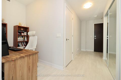 Photo 4 at 1011 - 2221 Yonge Street, Mount Pleasant West, Toronto