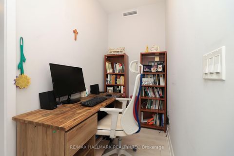 Photo 5 at 1011 - 2221 Yonge Street, Mount Pleasant West, Toronto