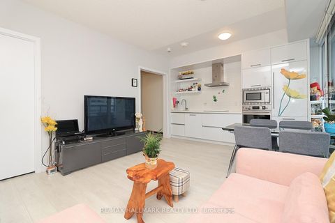 Photo 10 at 1011 - 2221 Yonge Street, Mount Pleasant West, Toronto