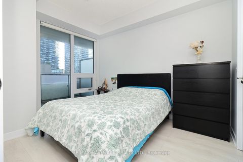 Photo 11 at 1011 - 2221 Yonge Street, Mount Pleasant West, Toronto