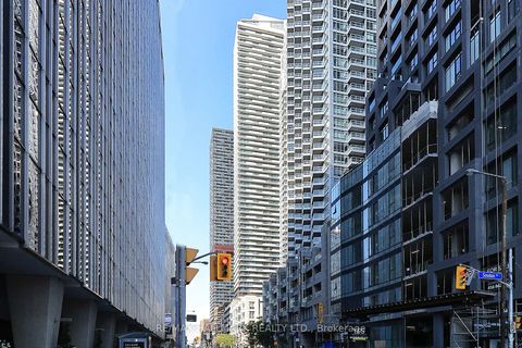 Photo 35 at 1011 - 2221 Yonge Street, Mount Pleasant West, Toronto