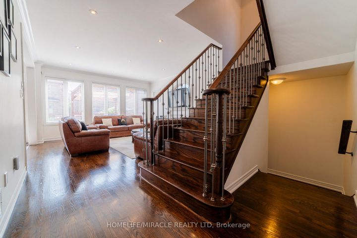 Photo 5 at 86 JUNETOWN Circle, Credit Valley, Brampton