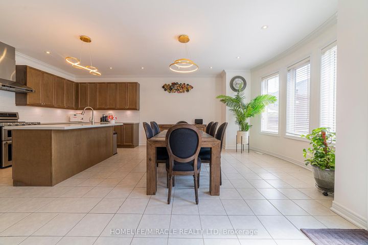 Photo 10 at 86 JUNETOWN Circle, Credit Valley, Brampton