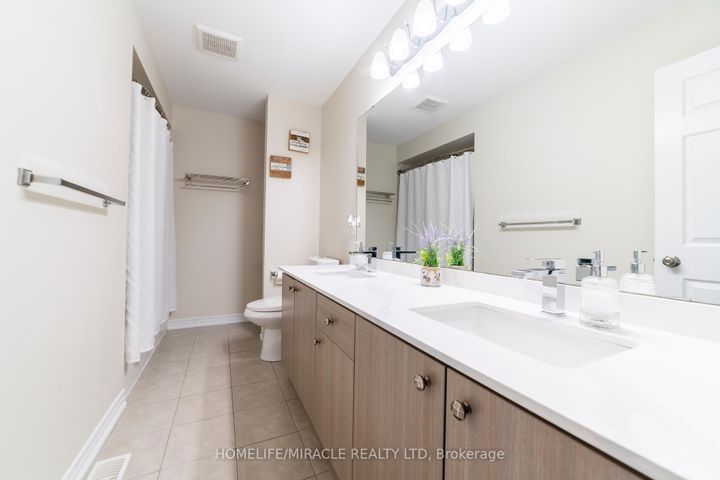 Photo 24 at 86 JUNETOWN Circle, Credit Valley, Brampton