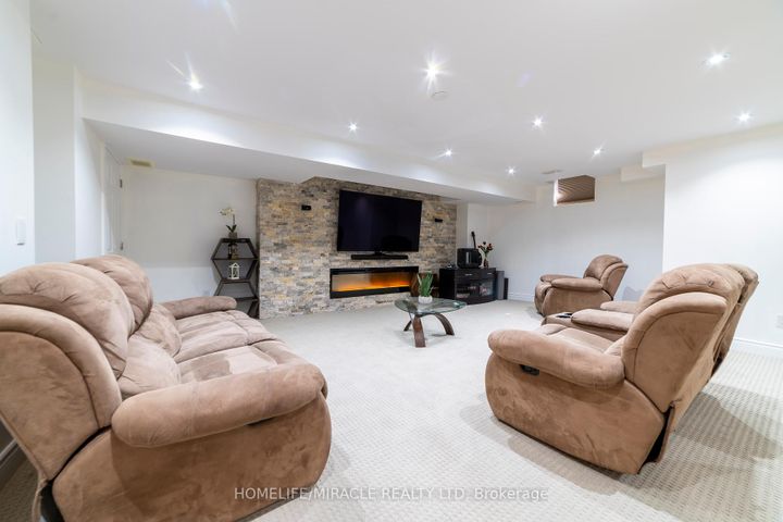 Photo 31 at 86 JUNETOWN Circle, Credit Valley, Brampton