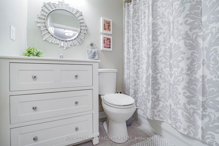 Photo 22 at 9 Stonebriar Drive, Maple, Vaughan