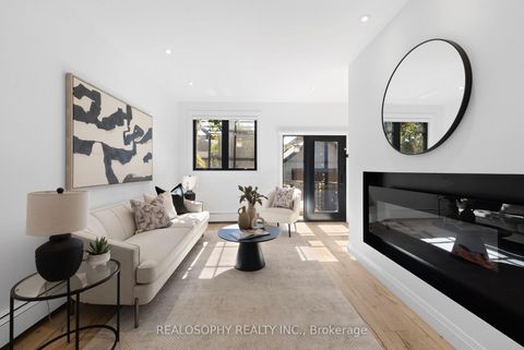 Photo 2 at 69 Wallington Avenue, Lumsden, Toronto
