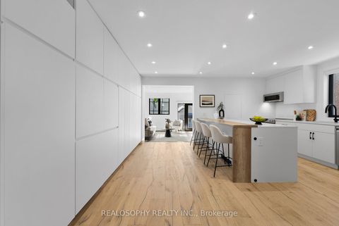 Photo 5 at 69 Wallington Avenue, Lumsden, Toronto