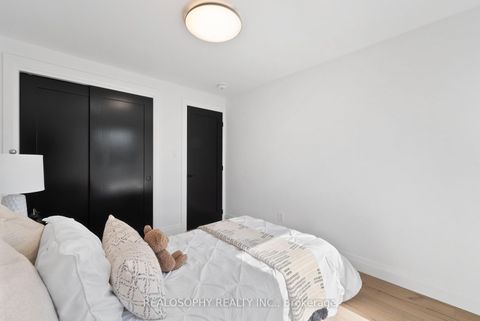 Photo 17 at 69 Wallington Avenue, Lumsden, Toronto