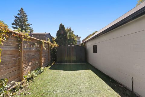 Photo 33 at 69 Wallington Avenue, Lumsden, Toronto