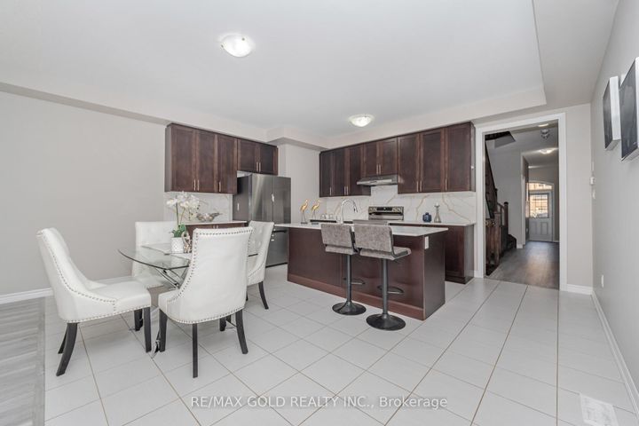 Photo 5 at 100 Adventura Road, Northwest Brampton, Brampton