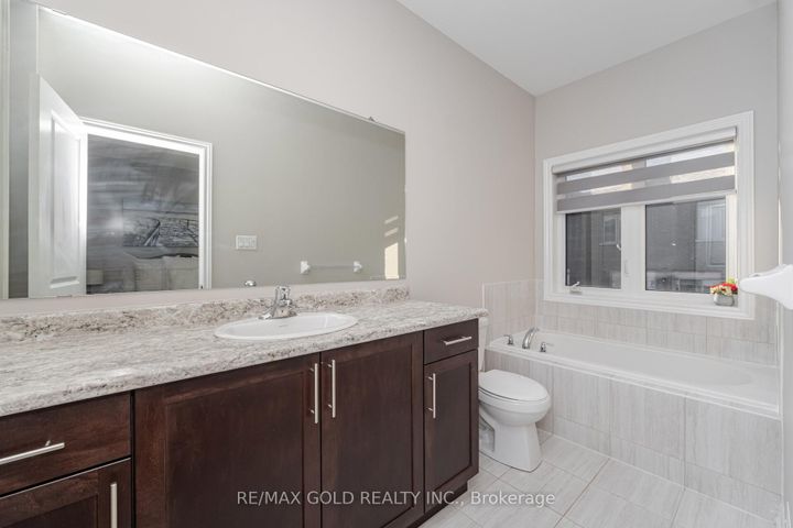 Photo 12 at 100 Adventura Road, Northwest Brampton, Brampton