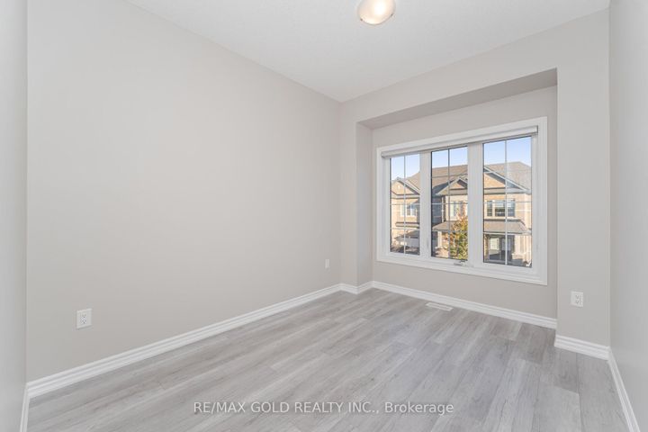 Photo 13 at 100 Adventura Road, Northwest Brampton, Brampton