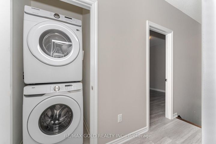 Photo 17 at 100 Adventura Road, Northwest Brampton, Brampton
