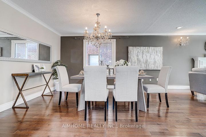 Photo 3 at 205 Pinewood Drive, Yorkhill, Vaughan