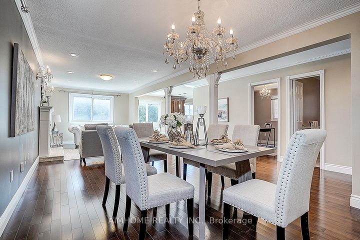 Photo 5 at 205 Pinewood Drive, Yorkhill, Vaughan