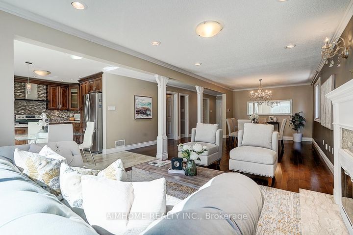 Photo 8 at 205 Pinewood Drive, Yorkhill, Vaughan