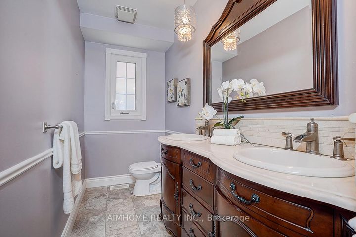 Photo 12 at 205 Pinewood Drive, Yorkhill, Vaughan