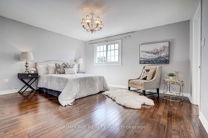 Photo 18 at 205 Pinewood Drive, Yorkhill, Vaughan