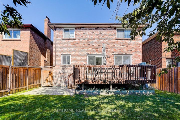 Photo 31 at 205 Pinewood Drive, Yorkhill, Vaughan