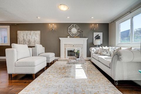 Photo 6 at 205 Pinewood Drive, Yorkhill, Vaughan