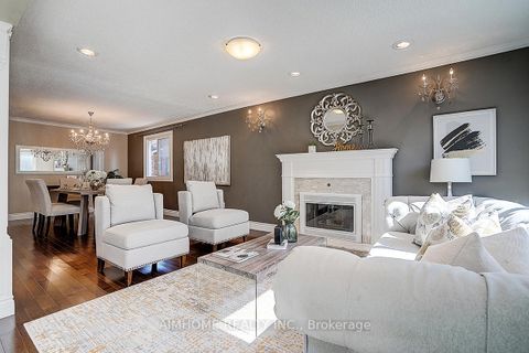 Photo 7 at 205 Pinewood Drive, Yorkhill, Vaughan
