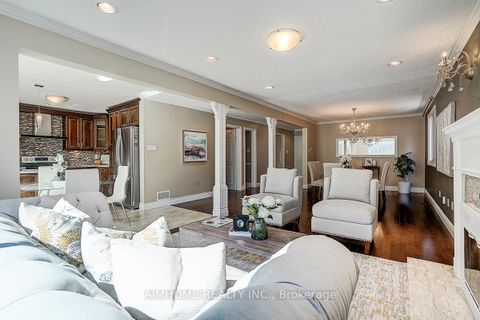 Photo 8 at 205 Pinewood Drive, Yorkhill, Vaughan