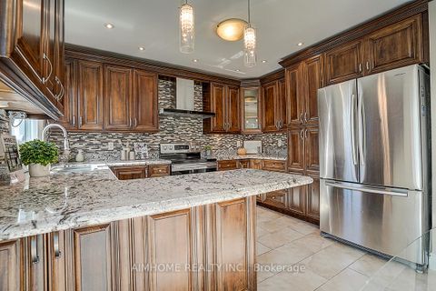 Photo 10 at 205 Pinewood Drive, Yorkhill, Vaughan