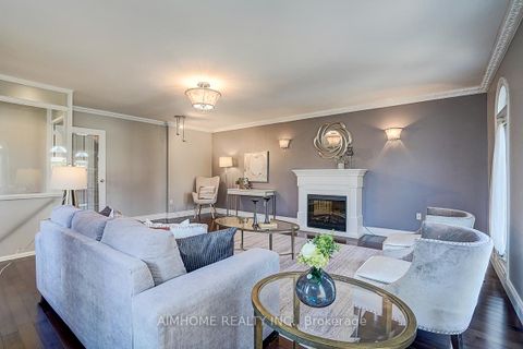 Photo 15 at 205 Pinewood Drive, Yorkhill, Vaughan