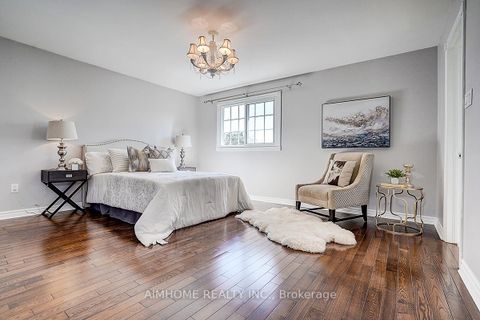 Photo 18 at 205 Pinewood Drive, Yorkhill, Vaughan