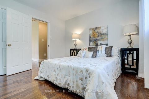 Photo 24 at 205 Pinewood Drive, Yorkhill, Vaughan