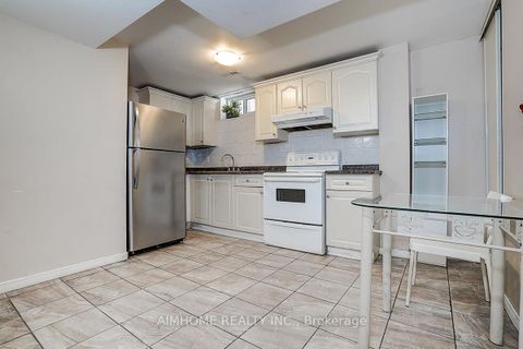 Photo 26 at 205 Pinewood Drive, Yorkhill, Vaughan