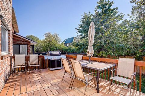 Photo 30 at 205 Pinewood Drive, Yorkhill, Vaughan
