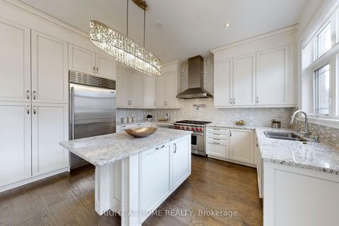 Photo 13 at 18 Condor Way, Kleinburg, Vaughan