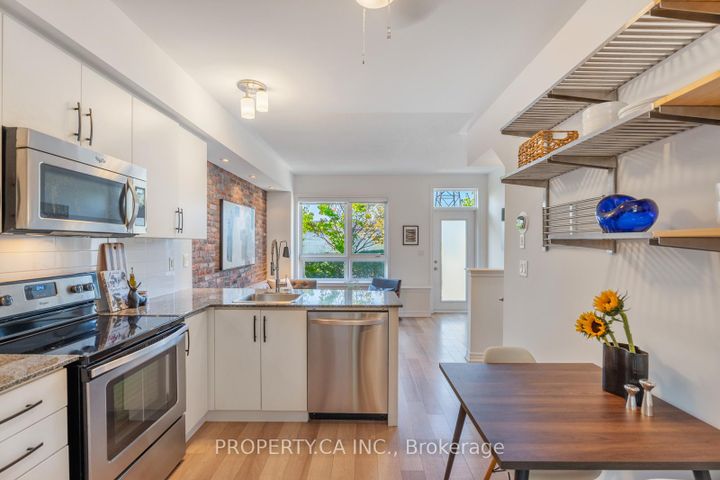 Photo 5 at 2 - 96 Caledonia Park Road, Davenport, Toronto