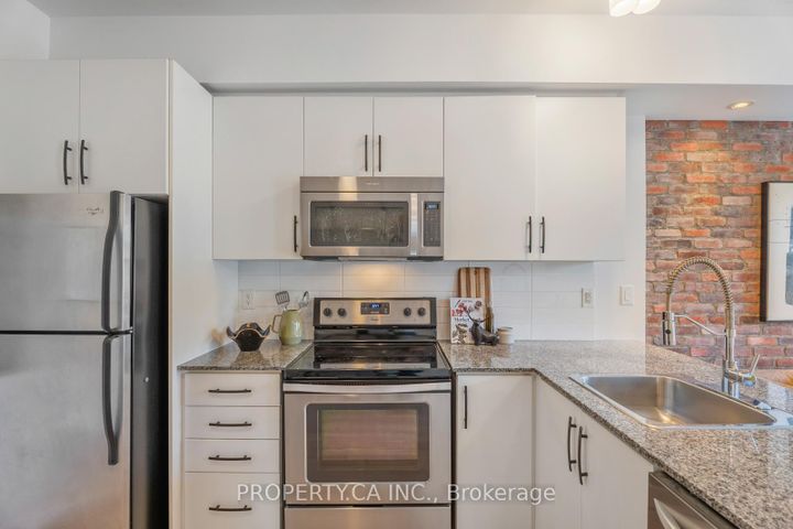 Photo 11 at 2 - 96 Caledonia Park Road, Davenport, Toronto
