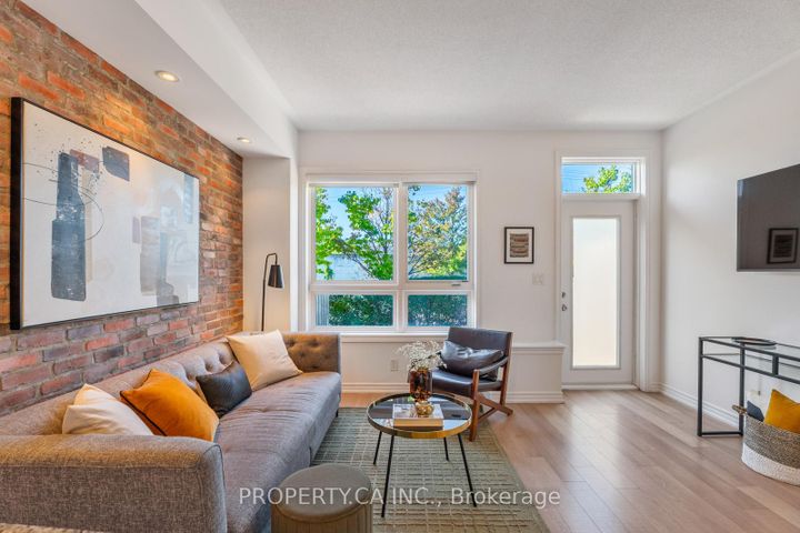 Photo 12 at 2 - 96 Caledonia Park Road, Davenport, Toronto