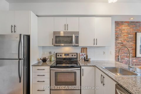 Photo 11 at 2 - 96 Caledonia Park Road, Davenport, Toronto