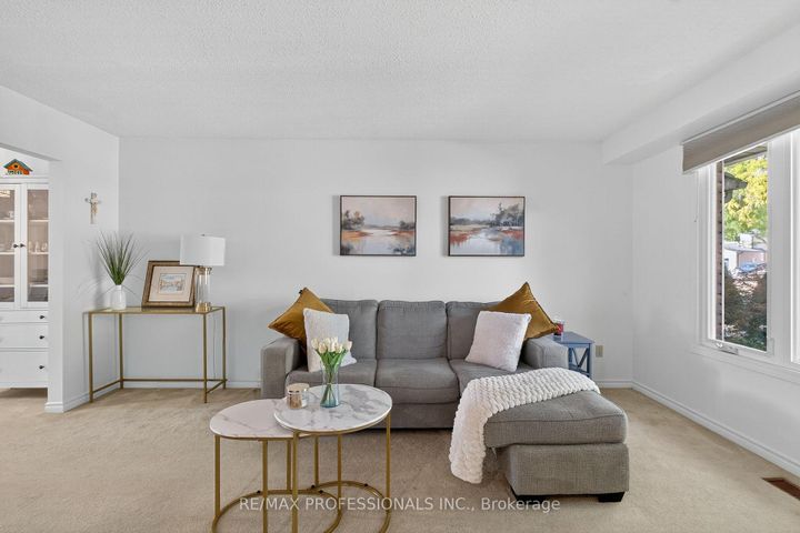 Photo 6 at 19 Salina Place, Stoney Creek, Hamilton