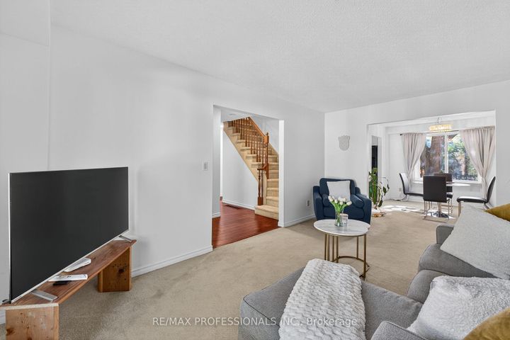 Photo 8 at 19 Salina Place, Stoney Creek, Hamilton