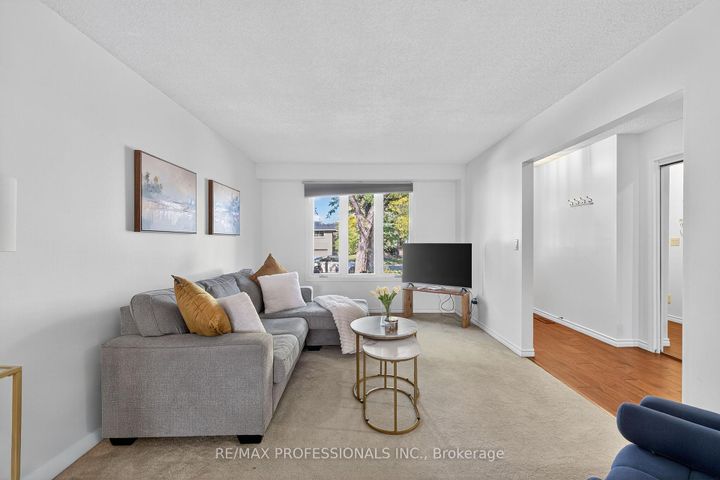 Photo 9 at 19 Salina Place, Stoney Creek, Hamilton
