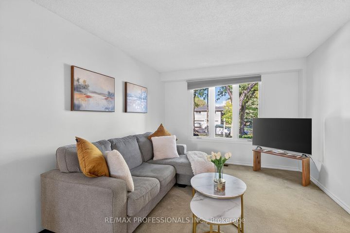 Photo 10 at 19 Salina Place, Stoney Creek, Hamilton