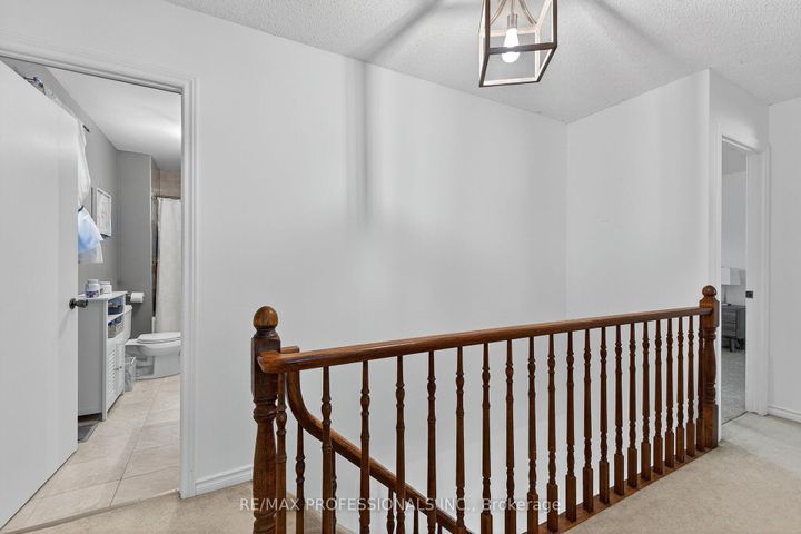 Photo 22 at 19 Salina Place, Stoney Creek, Hamilton