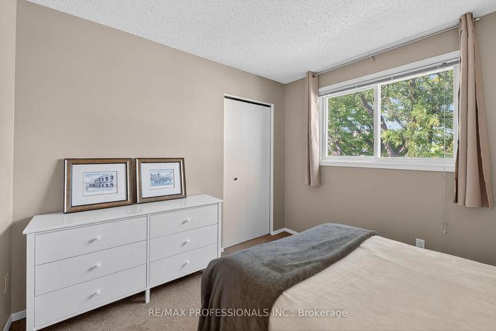 Photo 30 at 19 Salina Place, Stoney Creek, Hamilton
