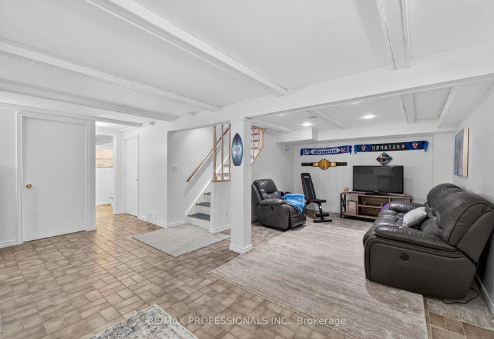 Photo 36 at 19 Salina Place, Stoney Creek, Hamilton